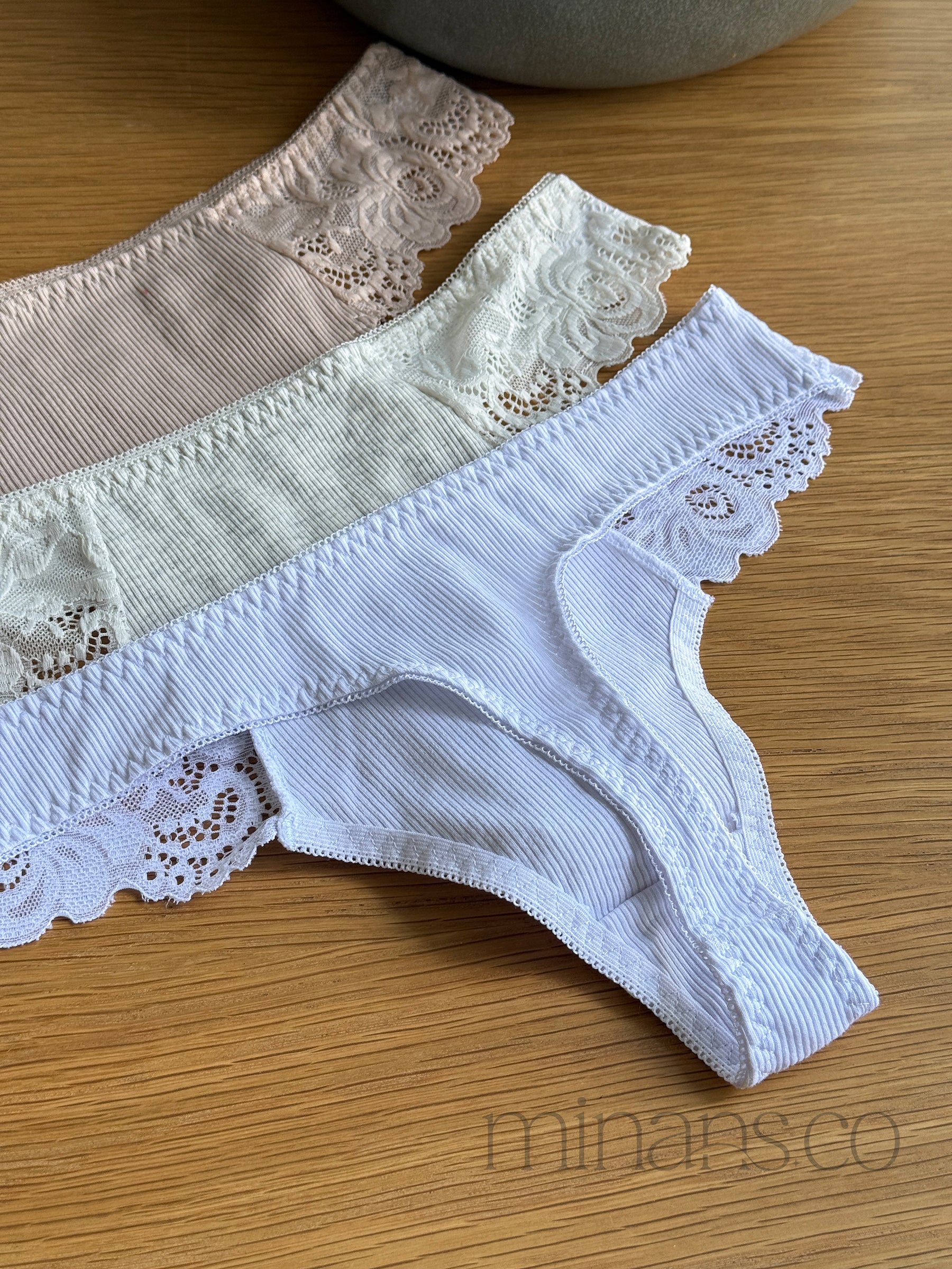 Бавовняні стринги в рубчик з мереживом, XL+